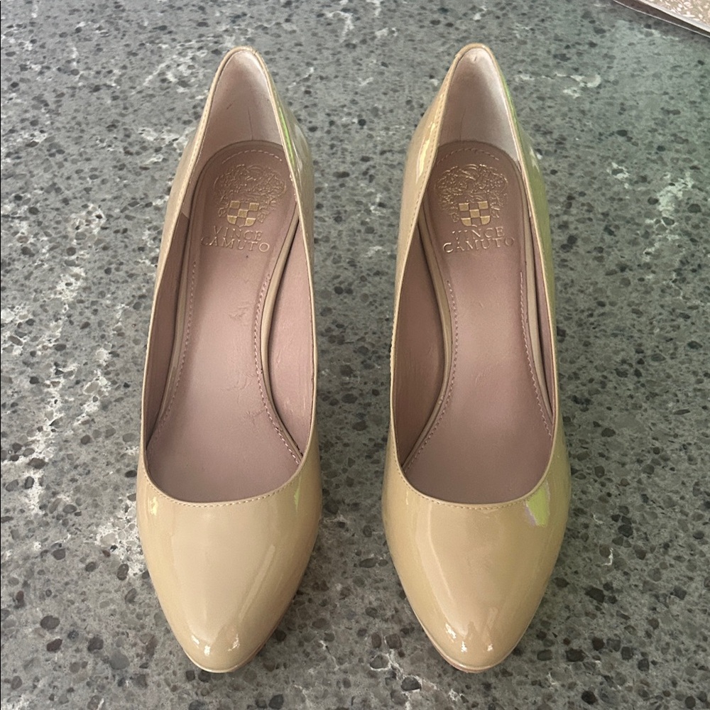 Vince Camuto Zella Nude Patent Leather Platform Pumps - Size 8.5M / 38.5, EUC